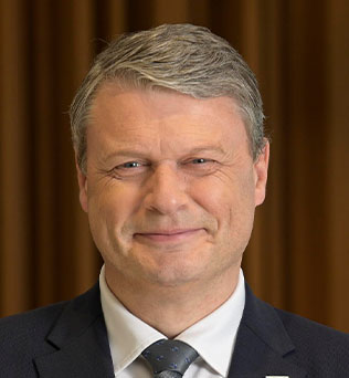 ディルク・オステイン 氏